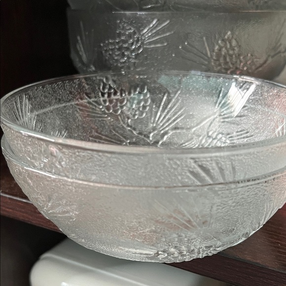 Tiara Ponderosa Other - Premium Vintage Tiara Ponderosa Pine Collection Round Bowls (2) $25